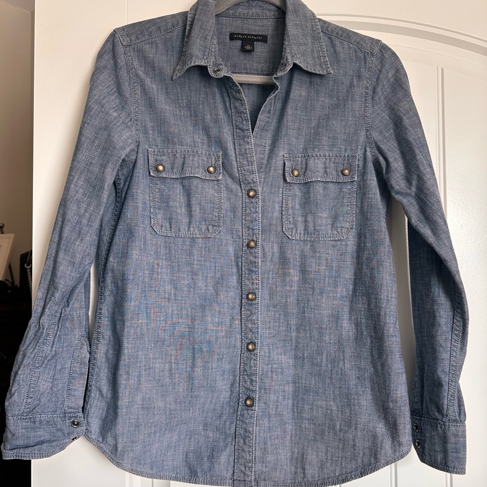 Banana Republic Light Blue Casual Button Down Shirt